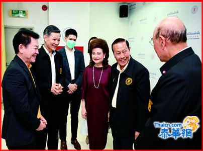 胡文臣捐赠报德善堂建庙经费二百万铢 认捐宋大峰祖师新庙“太岁真君图”壁画 郑伟昌董事长及郑伟伦高梧桐徐光辉等热情欢迎并接领善款